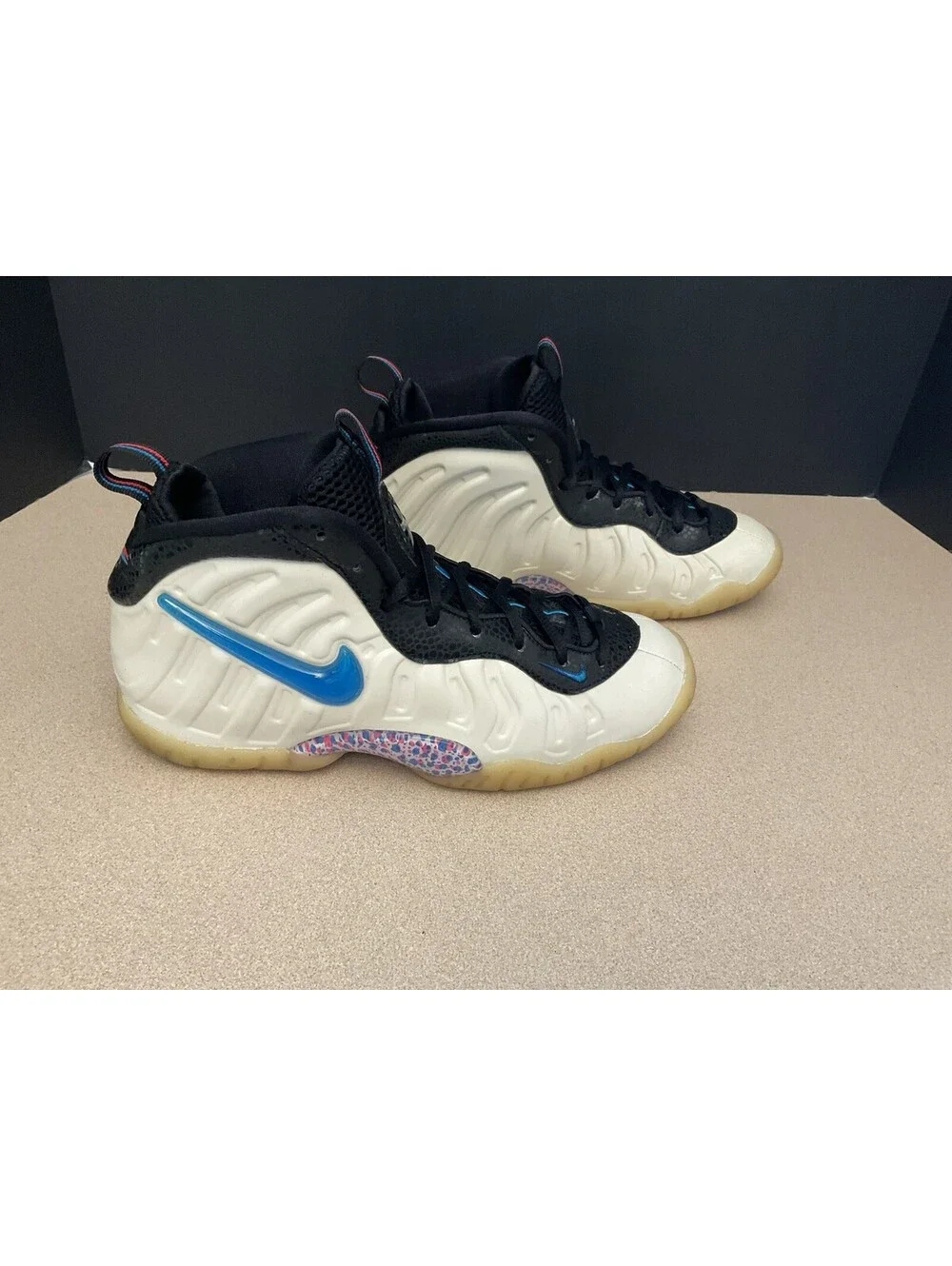 Youth’s Nike Air Little Posite Foamposite Pro “3D” Athletic Shoes.  Size 5.5Y.
